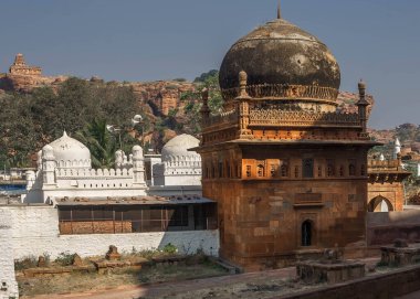 Chalukya hanedanının başkenti Badami, Watapi olarak bilinirdi.