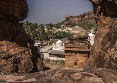 Chalukya hanedanının başkenti Badami, Watapi olarak bilinirdi.