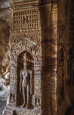 Chalukya hanedanının başkenti Badami, Watapi olarak bilinirdi.