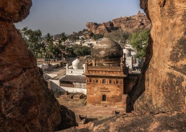 Chalukya hanedanının başkenti Badami, Watapi olarak bilinirdi.