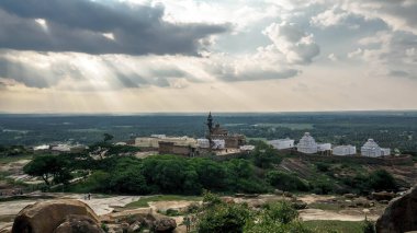 Shravanabelagola şehri, Jainizm 'in takipçilerinin başlıca hac yerlerinden biriydi..