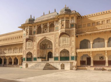 Jaipur 'un kuzey banliyösündeki Rajah Man Singh' in ikametgahı.