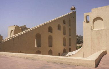 Jantar Mantar, Jaipur 'da, 18. yüzyılın başlarında inşa edilmiş astronomik bir gözlem alanı.
