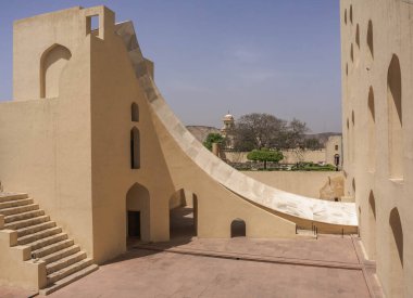 Jantar Mantar, Jaipur 'da, 18. yüzyılın başlarında inşa edilmiş astronomik bir gözlem alanı.