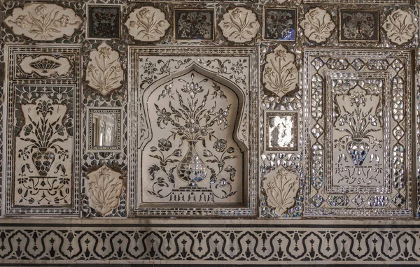 Jaipur 'un kuzey banliyösündeki Rajah Man Singh' in ikametgahı.