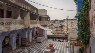 Rajasthan 'daki Thar Çölü' nün kıyısındaki antik şehir Pushkar.