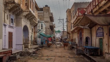 Rajasthan 'daki Thar Çölü' nün kıyısındaki antik şehir Pushkar.