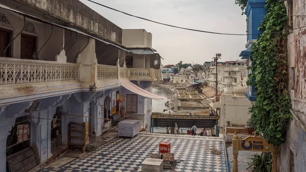 Rajasthan 'daki Thar Çölü' nün kıyısındaki antik şehir Pushkar.