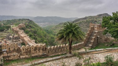 Hindistan Seddi, Hindistan 'ın Kumbalgarh Kalesi' nin kale duvarları olarak adlandırılır.