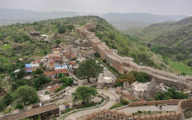 Hindistan Seddi, Hindistan 'ın Kumbalgarh Kalesi' nin kale duvarları olarak adlandırılır.