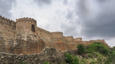 Hindistan Seddi, Hindistan 'ın Kumbalgarh Kalesi' nin kale duvarları olarak adlandırılır.