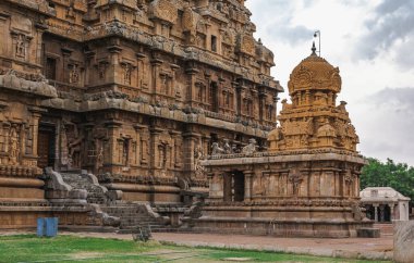Brahadiswara, Hindistan 'ın Tamil Nadu eyaleti Thanjavur şehrinde Shiva' ya adanmış bir Hindu tapınağıdır..