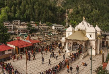 Gangotri, Uttarkashi eyaletinin Uttarakhand ilçesine bağlı bir köydür. Himalayalar 'ın Büyük Tepesi' ndeki Bhagirathi Nehri 'nin kıyısında yer alıyor. Köy önemli bir Hind.