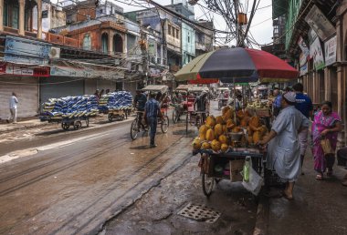 Delhi, Hindistan 'ın birlik bölgesi statüsüne sahip ikinci büyük şehridir. Kuzey Hindistan 'da Jamna Nehri kıyısında yer almaktadır..