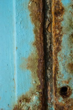 Metal araba parçasının pasını kapat..