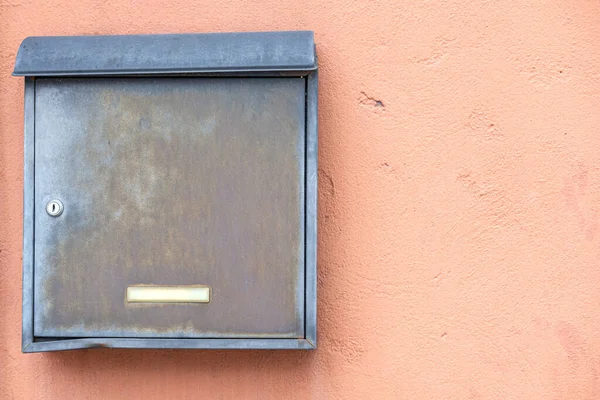 Old Metal Mailbox Cement Wall — Stock Photo, Image