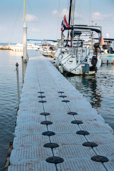 Chon Buri Tajlandia Luty 2019 Pływające Chodniki Porcie Jachtowym Plaża — Zdjęcie stockowe