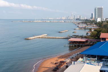 CHON BURI, THAILAND - 16 Şubat 2019: Pattaya Körfezi manzaralı, Pattaya plajı manzaralı, Tayland. Güneydoğu Asya.