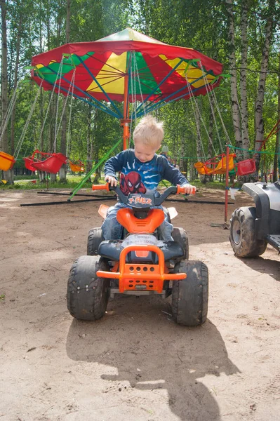 Rusia Novodvinsk Julio 2019 Chico Pelo Rubio Tres Años Parque — Foto de Stock