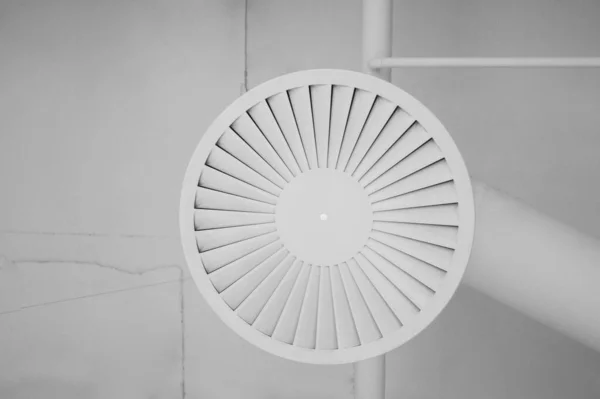 Élément Design Intérieur Est Plafond Une Pièce Ventilation Tuyaux Grille — Photo
