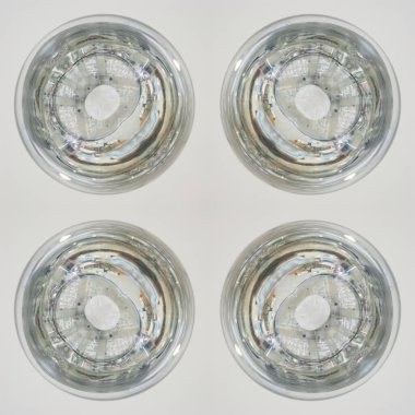 Kaleydoskop, xor, fotoğraftaki fayans cam toplar ve damlalar, patlamış camlar. Işıklar, parlaklık, parlaklık. - Beyaz. Cazibe