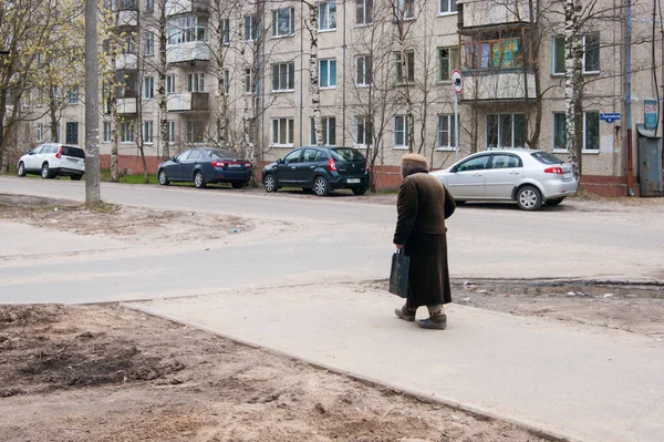 Aging Lonely Elderly Hunched Woman Stick Walks Store Home Dressed — Stock Photo, Image