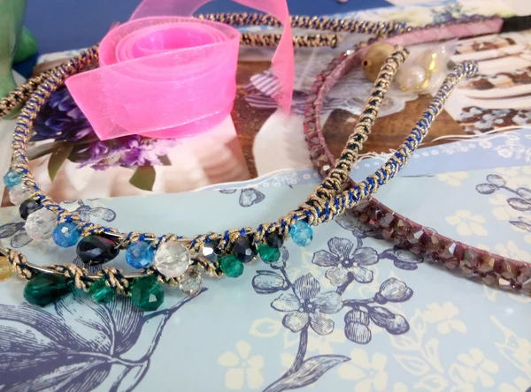 Fournitures pour bijoux, ruban, perles et détails — Photo