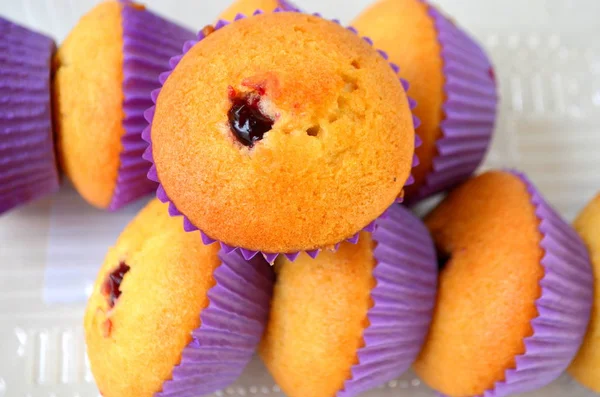 Muffin mit schwarzer Johannisbeere — Stockfoto