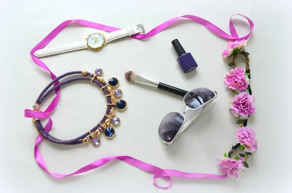 Accesorios - gafas de sol, relojes de pulsera, llantas —  Fotos de Stock