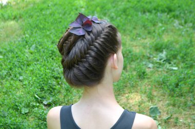 Orta uzunlukta - balık kuyruğu üzerinde saç modeli örgü