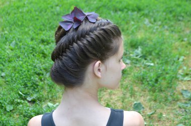 Orta uzunlukta - balık kuyruğu üzerinde saç modeli örgü