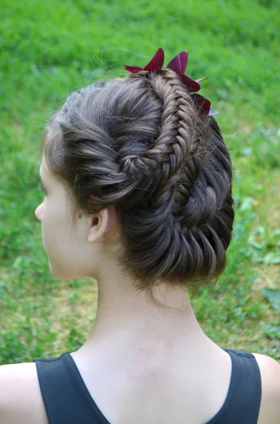 Orta uzunlukta - balık kuyruğu üzerinde saç modeli örgü