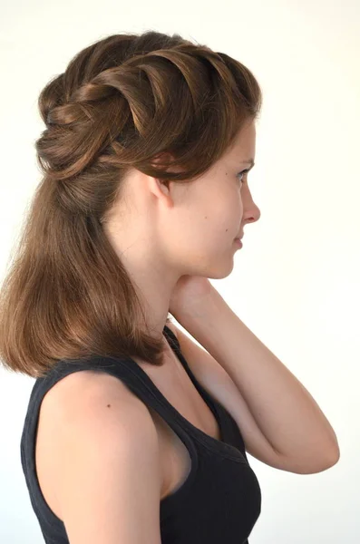 Hairstyle braiding on medium length - Brown hair — Stock Photo, Image