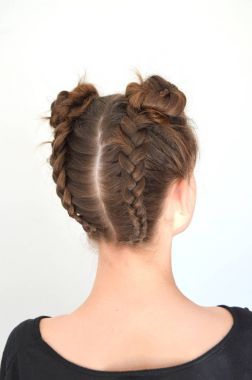 Orta uzunlukta - Kahverengi saç üzerinde saç modeli örgü