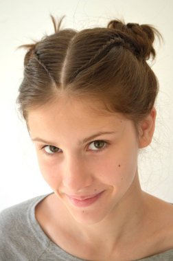 Saç örgü orta uzunlukta Tarih