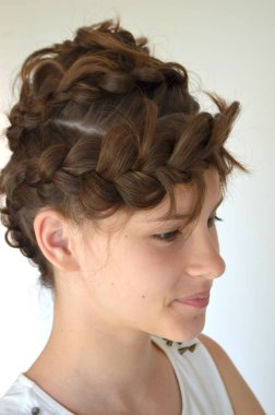 Saç örgü orta uzunlukta Tarih