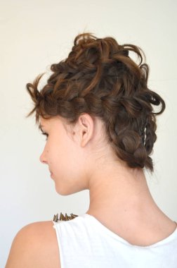 Saç örgü orta uzunlukta Tarih