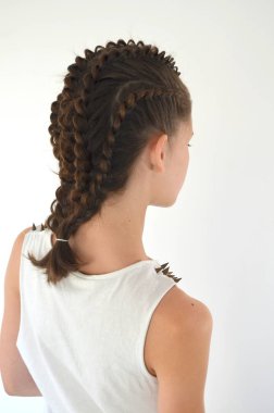 Saç örgü orta uzunlukta Tarih