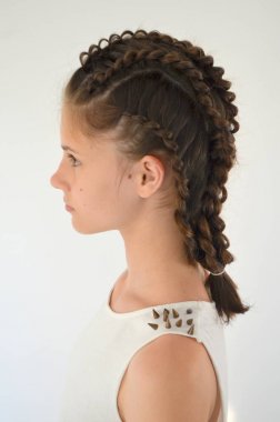 Saç örgü orta uzunlukta Tarih