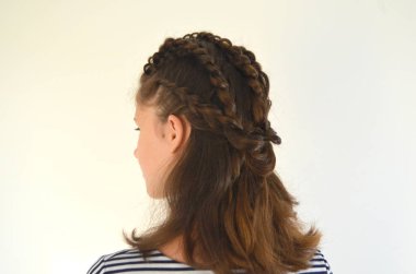 Saç örgü orta uzunlukta Tarih