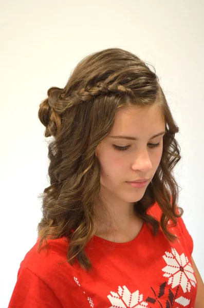 Hairstyle braiding on medium length — Stock Photo, Image