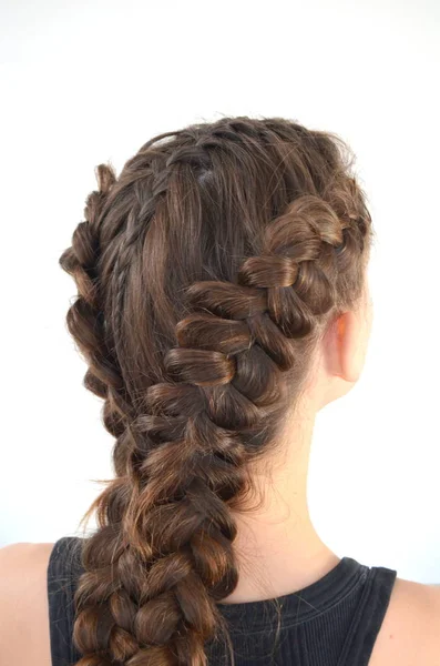 Retrato Uma Jovem Penteado Comprimento Médio Cabelo — Fotografia de Stock