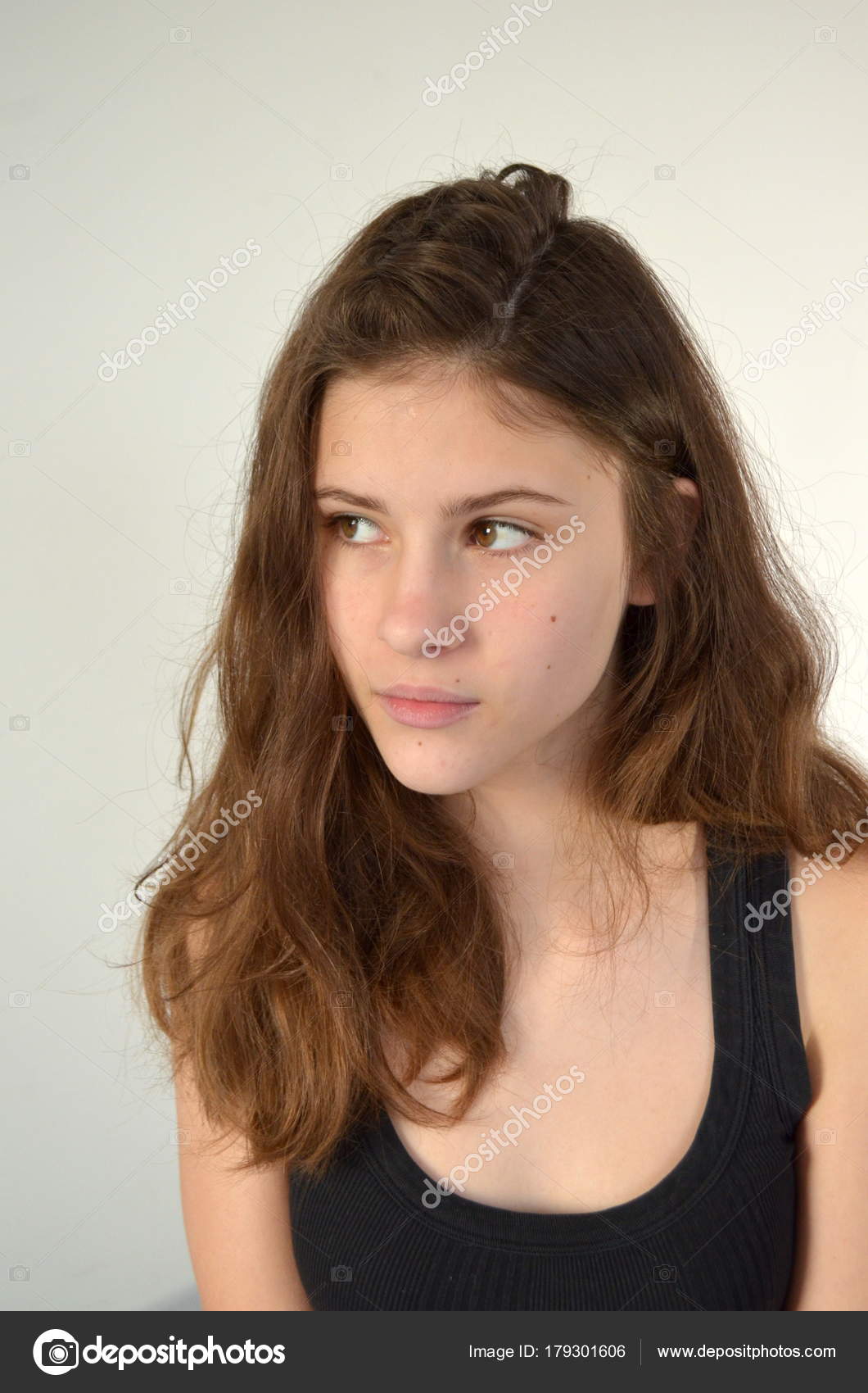 Pictures Medium Layered Hair Portrait Young Girl Hairstyle