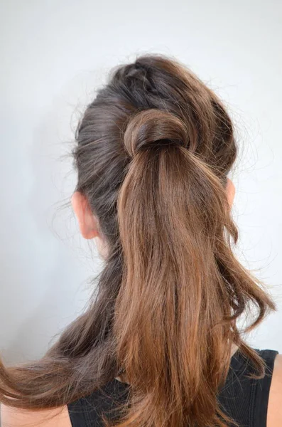 Portret Młodej Dziewczyny Fryzura Średniej Długości Włosów — Zdjęcie stockowe