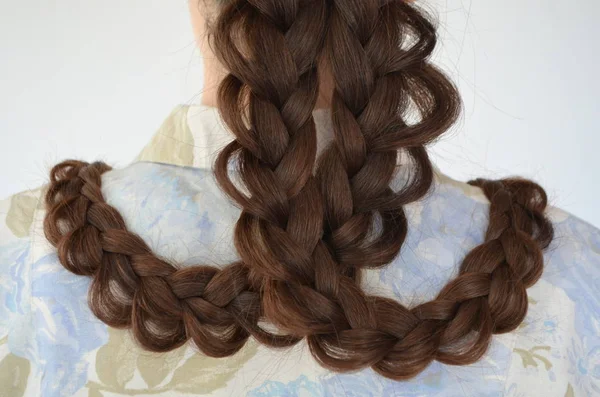 镂空法国辫子 发型与长的头发 — 图库照片