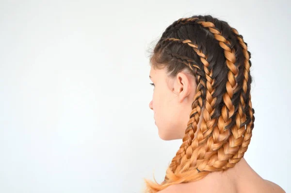 Teenager Mädchen Mit Modernen Haarzöpfen Kanekalona Natürliche Farben — Stockfoto