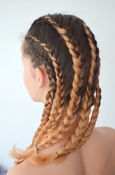 Teenage Girl Modern Hair Braids Kanekalona Natural Colors — Stock Photo, Image