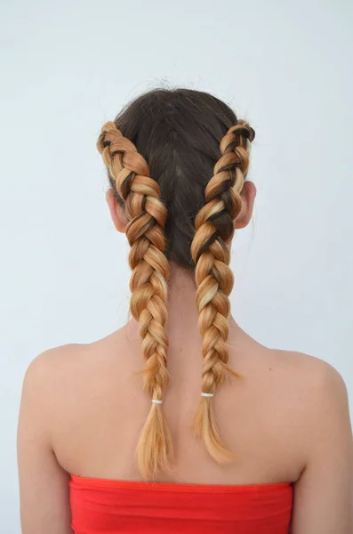 Nastoletnie Dziewczyny Nowoczesnym Włosów Warkocze Kanekalon Naturalne Kolory — Zdjęcie stockowe