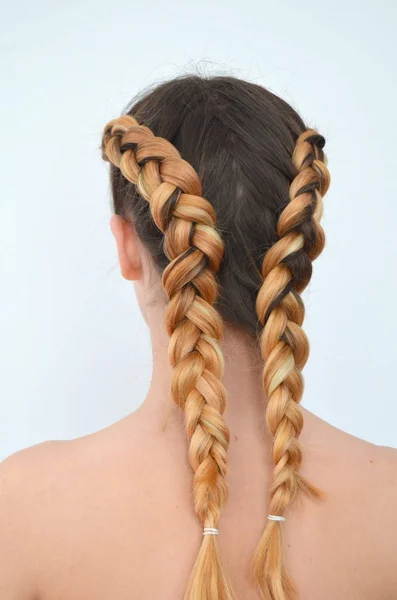 Chica Adolescente Con Trenzas Pelo Modernas Kanekalon Colores Naturales — Foto de Stock