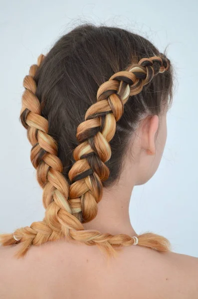 Menina Adolescente Com Modernas Tranças Cabelo Kanekalon Cores Naturais — Fotografia de Stock